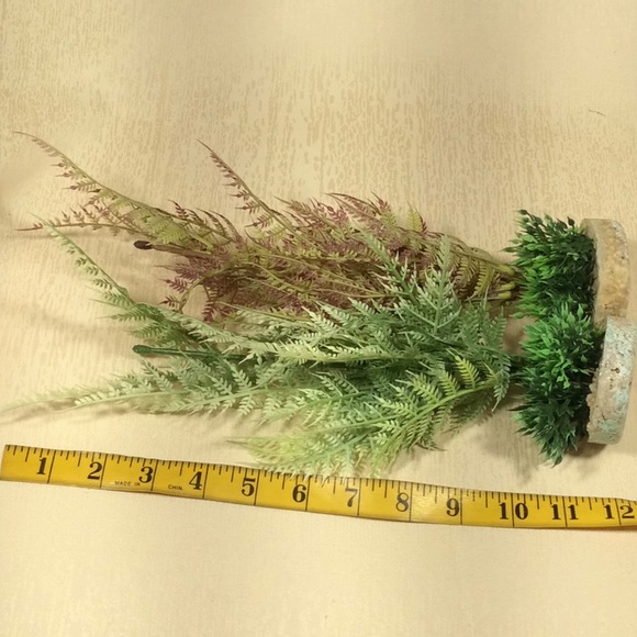 Assortment of 8 Fish tank Plant Decorations - Picture 4 of 10